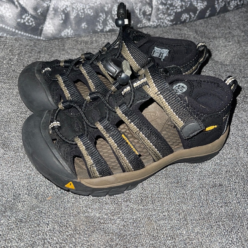 Kids Waterproof Keen Hiking Sandals sz 12